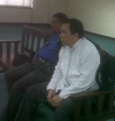 Berbaju Koko, Gayus Bacakan Pembelaan Diri