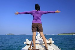 Bergaya Titanic ala Yudiati di Laut Belitong