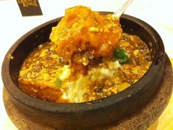 Angsio Tahu Volcano, Panas Mengepul Dalam Mangkok Batu