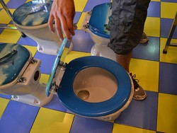 House of Poo Poo, Restoran A la Toilet