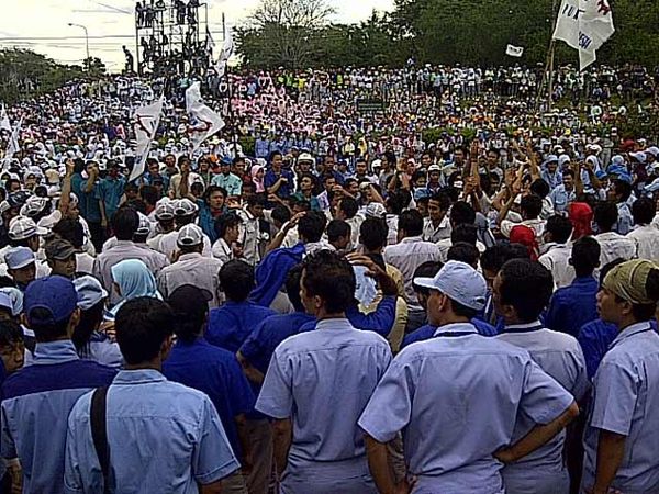 Buruh Blokir Tol Cikampek