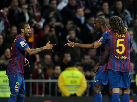 Abidal pun Berdansa di Bernabeu