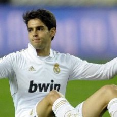 Diklaim Akan Hengkang ke PSG, Kaka Membantah