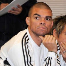 Guti Bela Pepe & Tertawakan Rooney