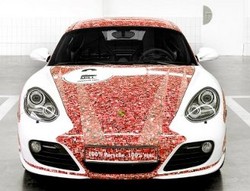 Bodi Porsche Cayman S Dipenuhi dengan 2 Juta Foto Fans