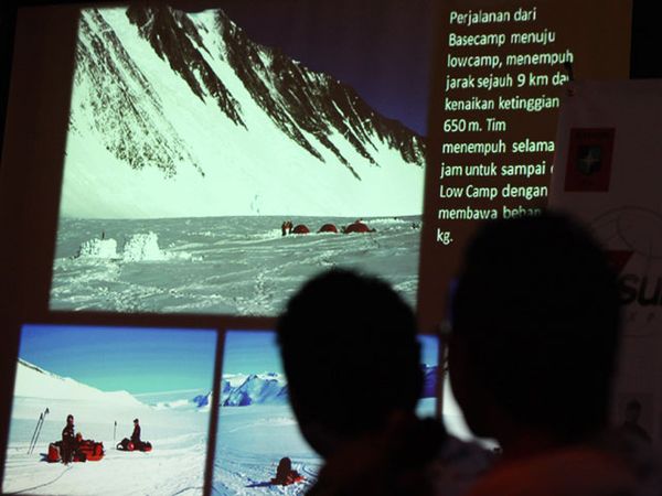 Penakluk Puncak Antartika Tiba di Tanah Air