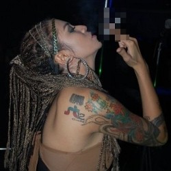 Dinikahi Mustafa Debu, Foto-foto Seksi Cinta Penelope Beredar Lagi