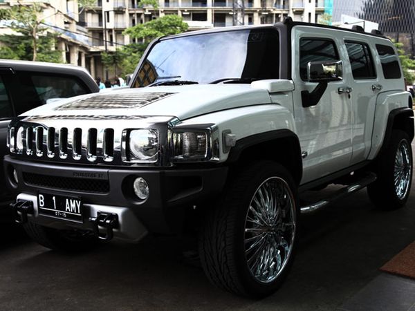 Hummer Putih Raffi Ahmad