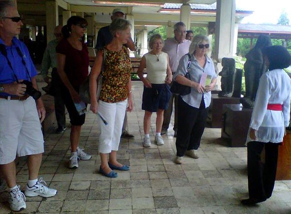 Puluhan Turis Kunjungi Museum Majapahit