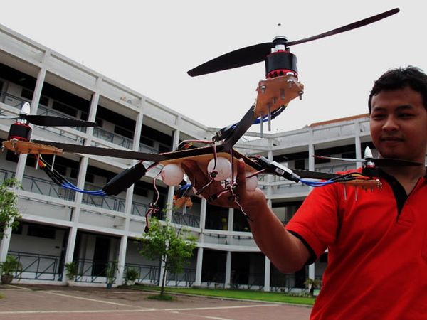 Robot Pemantau Lalin Karya PENS