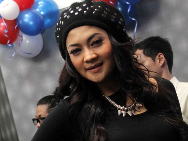 Intip Gaya Indah Dewi Pertiwi