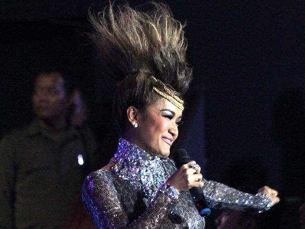 Rambut Jupe Bergaya Pemancar Ranting