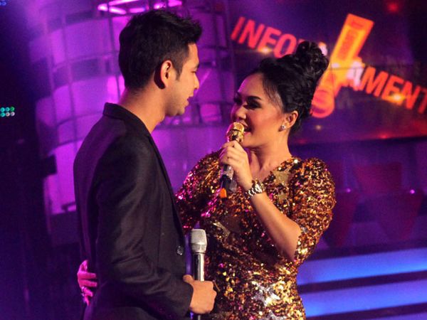 Yuni Centil, Raffi Canggung