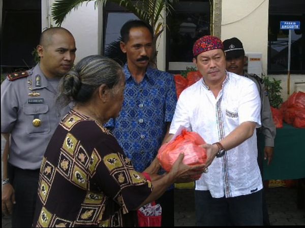 Antre Sembako di Mapolsek Sawahan