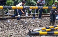 Bola Beton untuk Atapers, DPR Jangan Cuma Bisa Komentar Tak Manusiawi