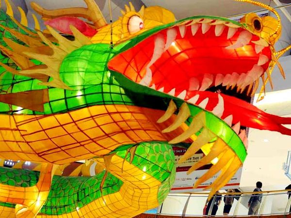 Naga Raksasa Ramaikan Imlek Naga Raksasa Ramaikan Imlek