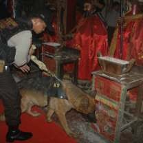 Polisi Sterilisasi Klenteng Jelang Perayaan Imlek