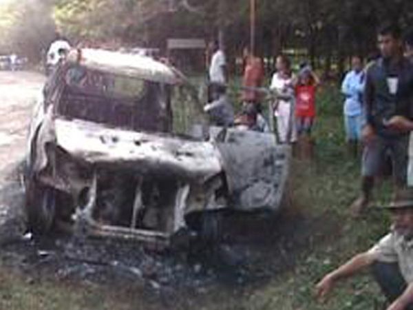 Warga Bakar Mobil Pelaku Pencuri Sapi