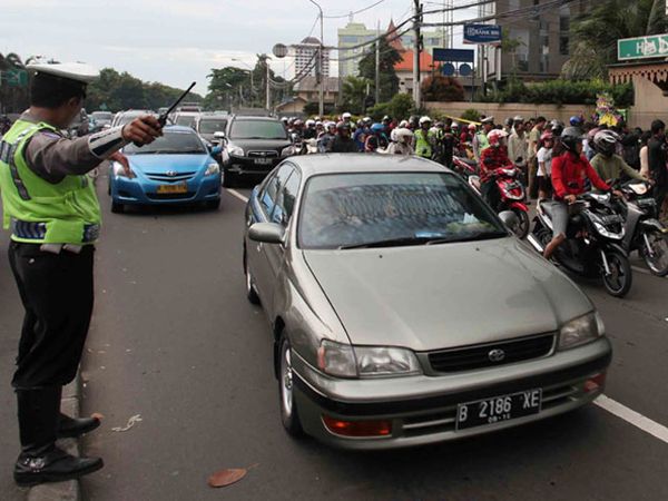 Lokasi Xenia Maut Bikin Lalin Macet