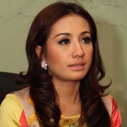 Shinta Bachir Belum Mau Ungkap Statusnya dengan Eks Kapolda