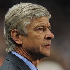 Wenger Enggan Beli Full-Back Baru