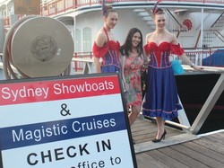 Naik Kapal dengan Penari Seksi di Sydney