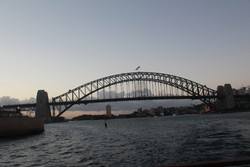 Uji Nyali Memanjat Sydney Harbor Bridge