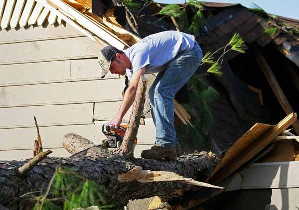 Tornado Terjang Alabama