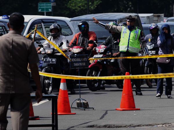 Olah TKP Xenia Maut Bikin Macet