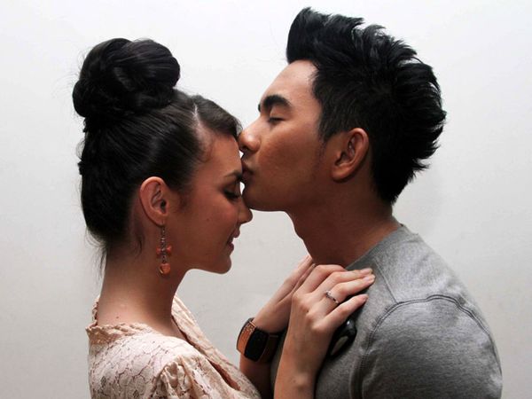 Arumi Bachsin Dicium Penyanyi Baru