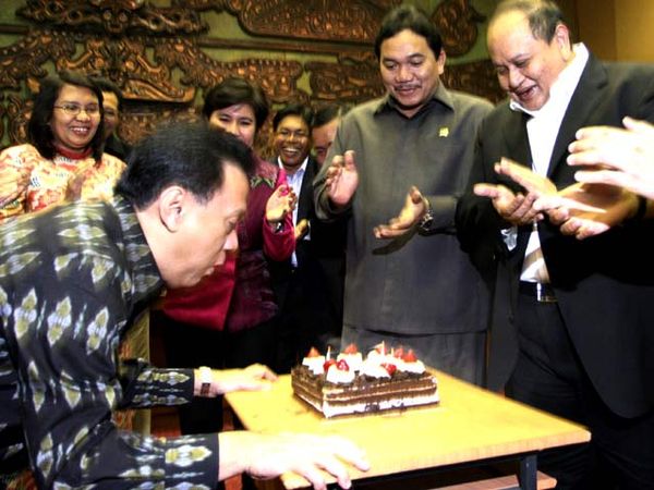 Agus Marto Rayakan Ultah di Komisi XI