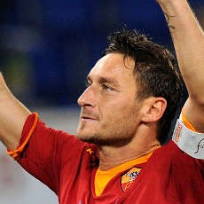 Totti Buka Pintu Kembali ke Gli Azzurri