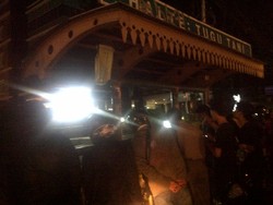 Lilin, Bunga, Hingga Baju Timnas Hiasi TKP Tabrakan Maut