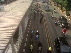 Ngebut, Motor Kecelakaan Beruntun di Busway Buncit