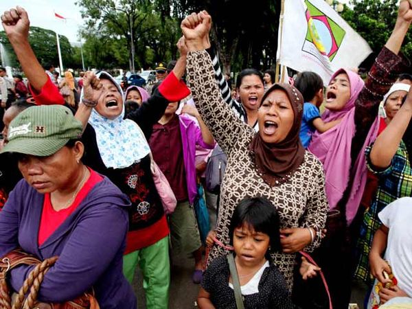 Pendemo Gagal Bermalam di Depan Istana