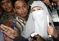 Tampil Bercadar, Yulianis Bersaksi untuk Nazaruddin