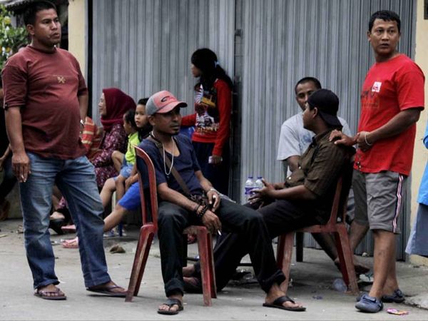 Pria Misterius Jaga Rumah Afriyani