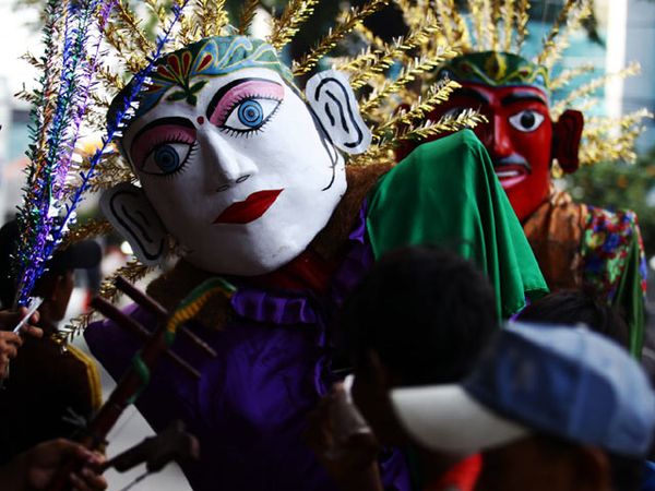 Ondel-ondel Jalanan Masih Bertahan