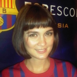 Taruhan Bola, Luna Maya Dapat iPad