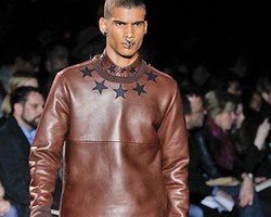 Ini Dia, 7 Tren Busana Pria Paling Aneh