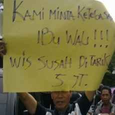 Pedagang Pasar Turi Demo Walikota