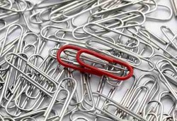 Dokter Diadili Karena Bersihkan Akar Gigi Pakai Jepit Kertas