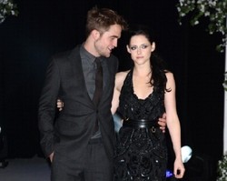 5 Pasangan Selebriti yang Menyembunyikan Kemesraannya