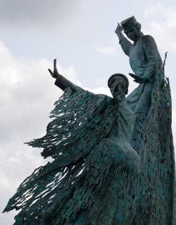 Patung Bahenol di Pekanbaru Terus Menjadi Polemik