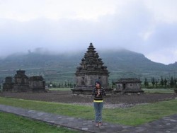 Candi Arjuna, eksotisme sejarah di balik kabut pegunungan