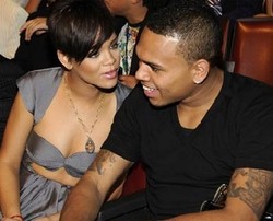 Rihanna Kembali ke Pelukan Chris Brown?