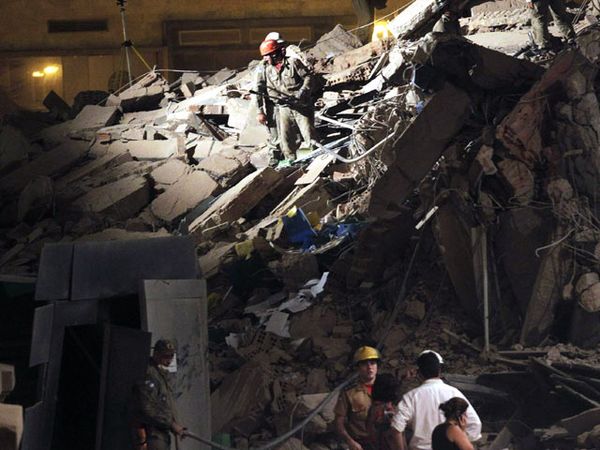 2 Gedung di Brasil Roboh