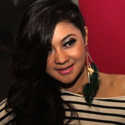 Indah Dewi Pertiwi Kalahkan Agnes di Dahsyatnya Awards