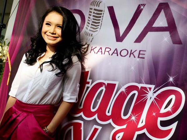 Rossa Makin Tekun Berbisnis Karaoke