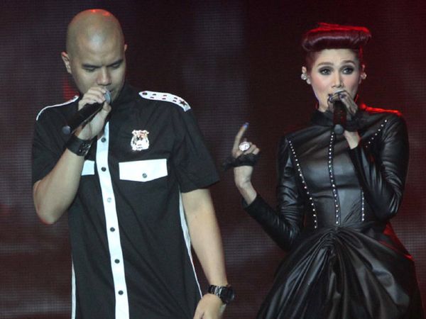 Hitam-hitam Dhani dan Mulan